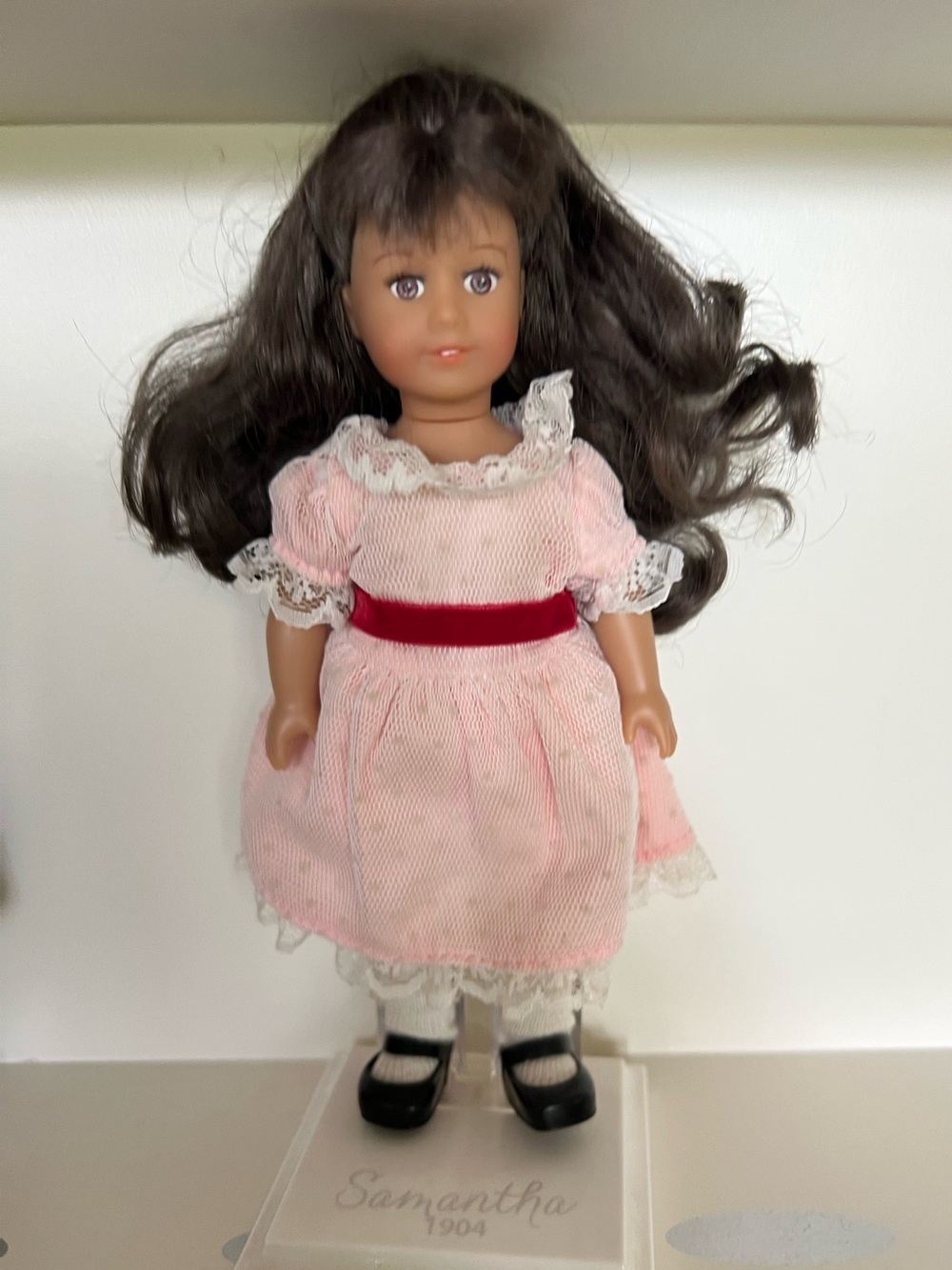 2014 American Girl SAMANTHA Mini DOLL & STAND Brunette 6 1/2"